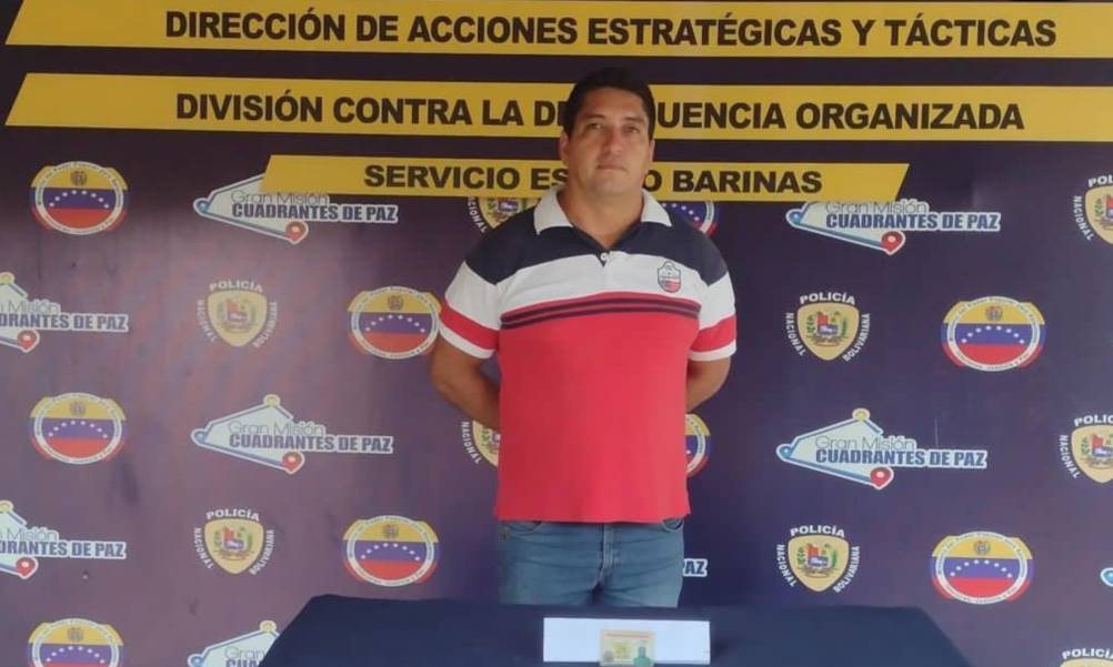 Arrestan a hombre que amarró a perro y lo arrastró con su camioneta hasta matarlo