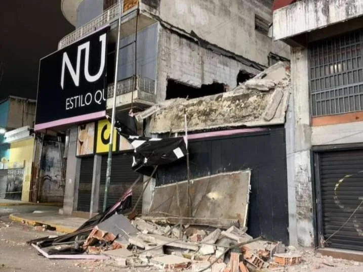 Colapsa un local en Maracay tras obras sin permisos