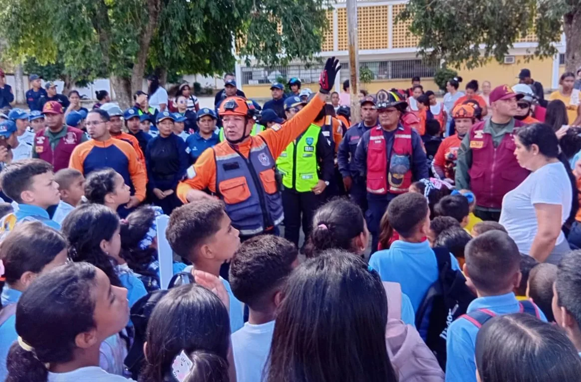 Bermúdez sumó 142 planteles a simulacro de sismos