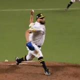 Darwinzon Hernández gana el cuarto juego y SoftBank repite título