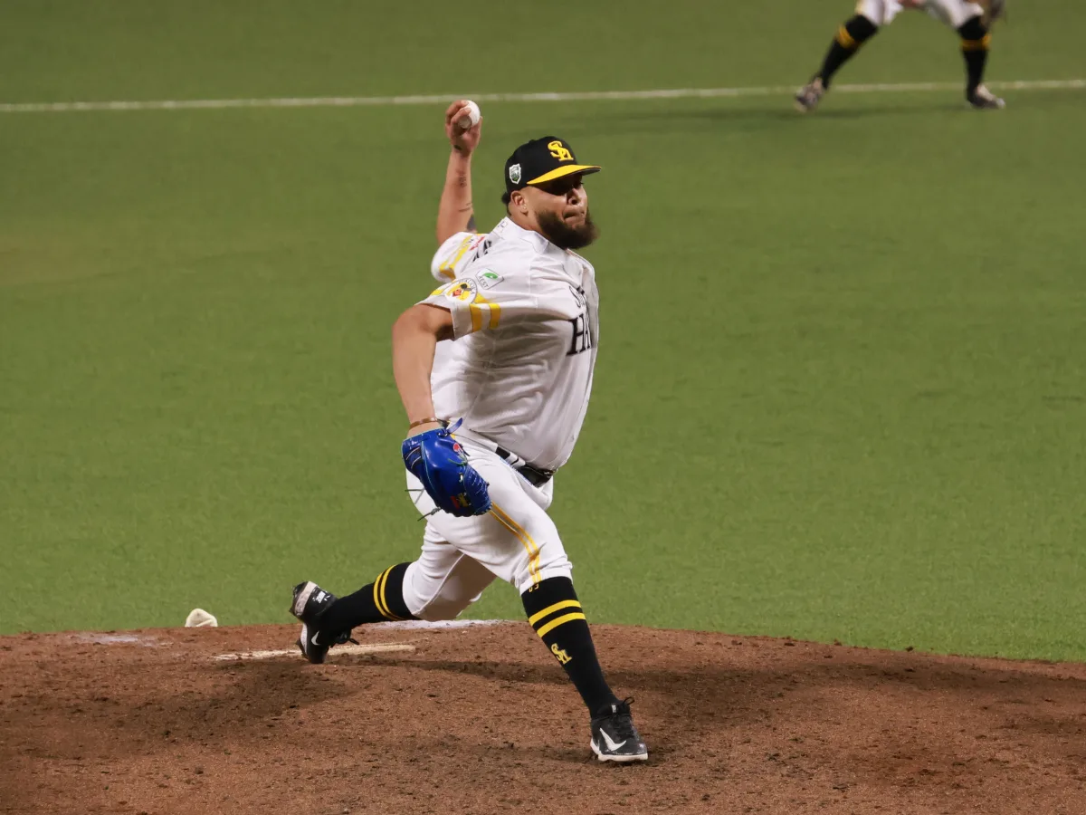 Darwinzon Hernández gana el cuarto juego y SoftBank repite título