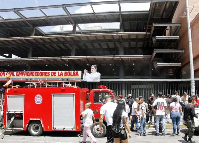 Incendio en La Bolsa dañó siete locales en Caracas