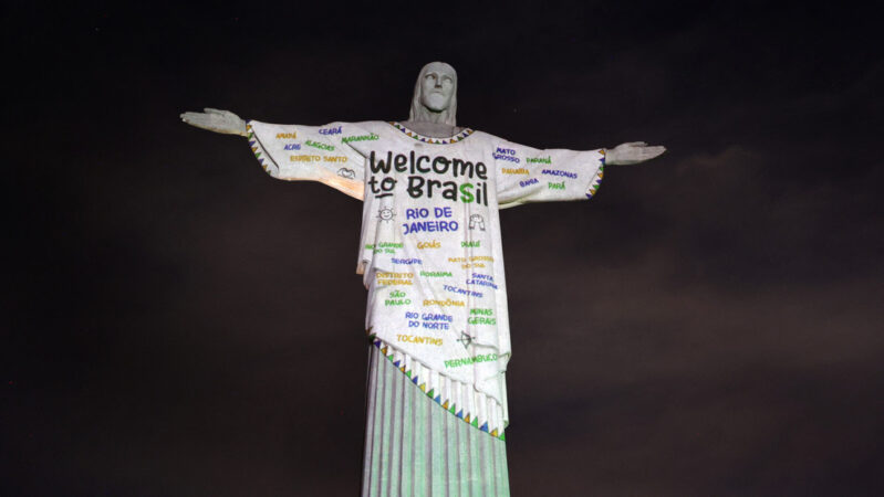 VIDEO: El Cristo Redentor ‘se viste’ con la camiseta de Taylor Swift en vísperas de sus conciertos en Brasil