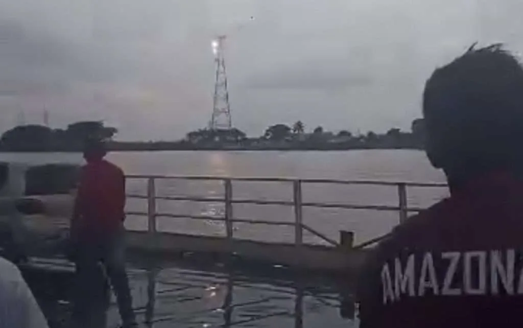 Guaya de 34,5 kilovoltios cayó sobre chalana en el Orinoco
