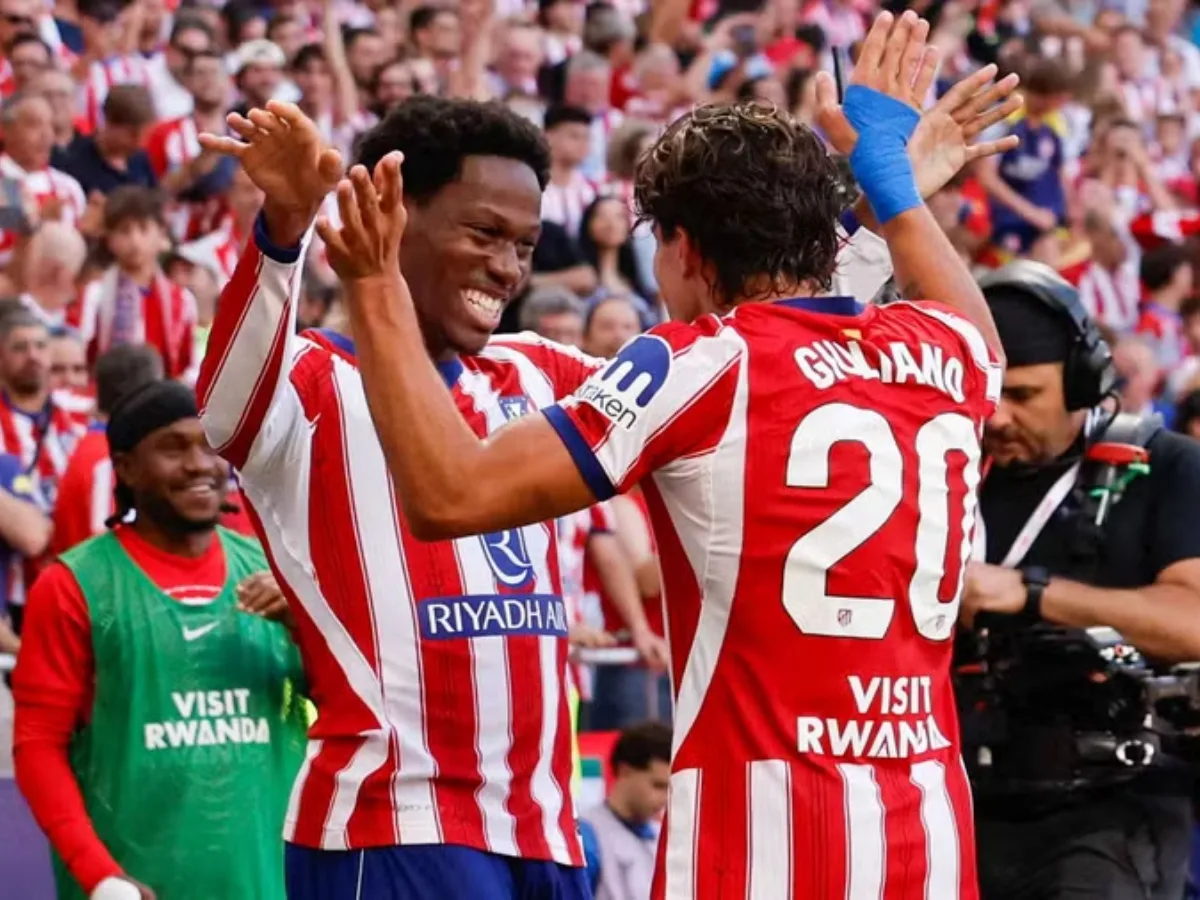 El Atlético vence al Real Madrid y asalta el segundo lugar