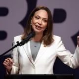 Machado plantea una transición pacífica y con plazos electorales