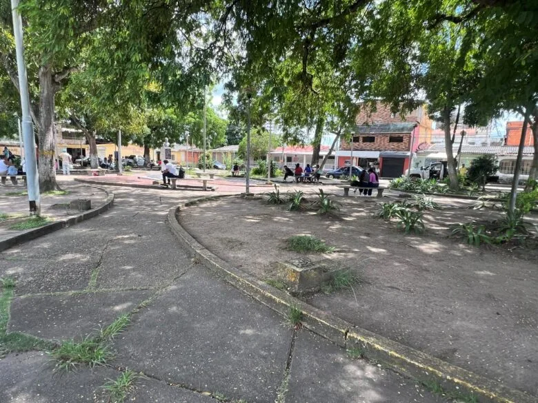 Vecinos de Campo Obrero piden recuperar la Plaza de Los Enamorados