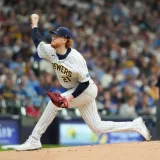 May y Pivetta abren el Juego 3 entre Milwaukee y San Diego