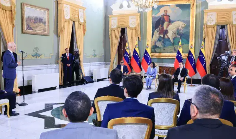 Rodríguez firma memorando con GE Vernova para rehabilitar la red eléctrica