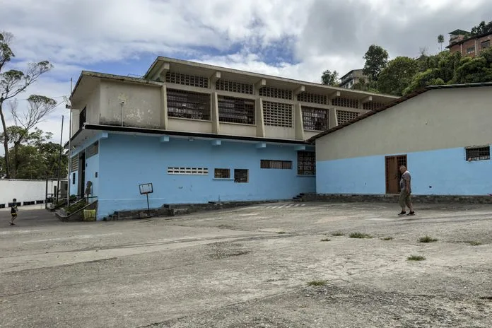 Escuela en El Junquito sigue entre refugio y clases parciales