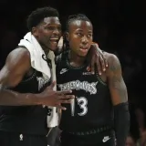 Dosunmu le sube la intensidad a Edwards en Minnesota