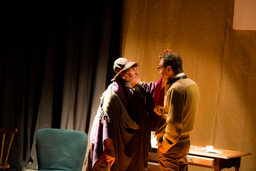 Tríptico teatral indaga en las grietas del retorno a Venezuela