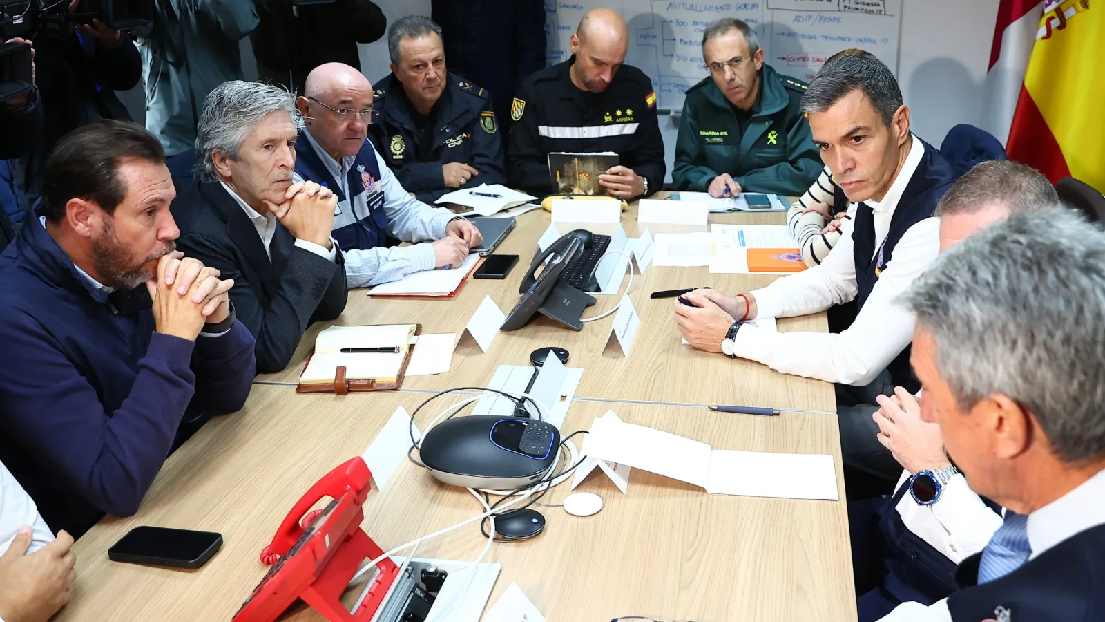 Sánchez promete investigar el choque de trenes y elevar la seguridad