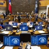 Chile aprueba agilizar expulsiones y autoriza allanamientos