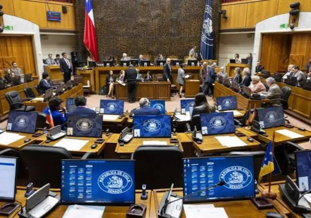 Chile aprueba agilizar expulsiones y autoriza allanamientos