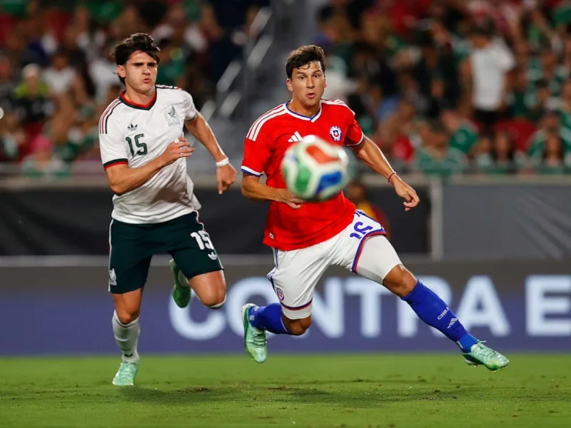 Chile venció 2-0 a México y agrava su mala racha