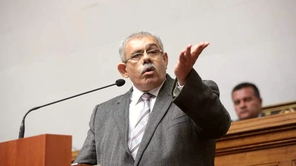 Elías Matta acusa al oficialismo de frenar revocatorio