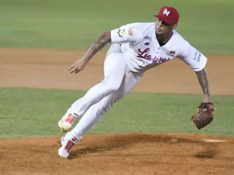 Luis Escobar lanza el primer no hitter en la historia de la LMBP