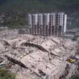 Un mes después del sismo, Venezuela sigue buscando a sus muertos