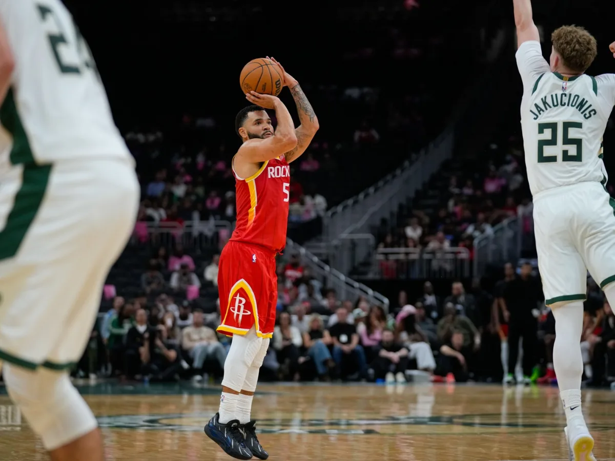 Houston extendió su arranque perfecto con 132-100 ante Milwaukee