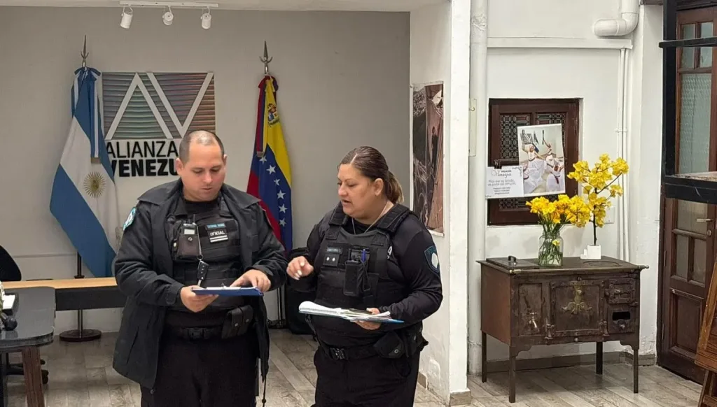 Roban sede venezolana en Buenos Aires y se llevan equipos