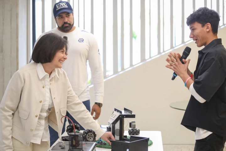 Universidad de Ciencias reunió a jóvenes en encuentro robótico