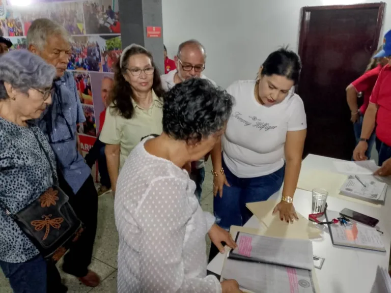 Vecinos de Alto Barinas Sur exigen respuesta por terreno de liceo