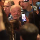 Lula denuncia intromisión externa tras ganar con 64 millones