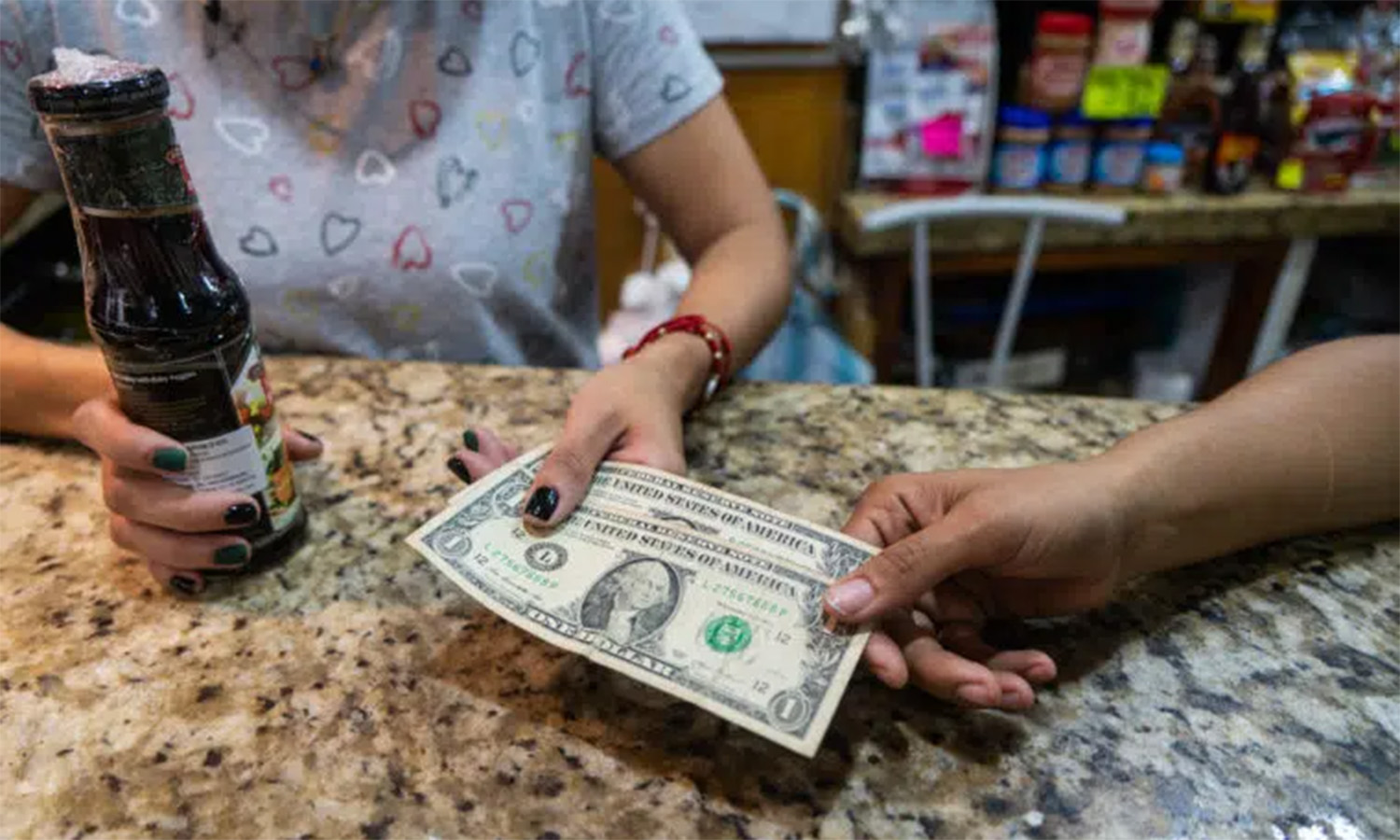 En un año sube 314 % el valor del dólar negro en Maracaibo y Cabimas