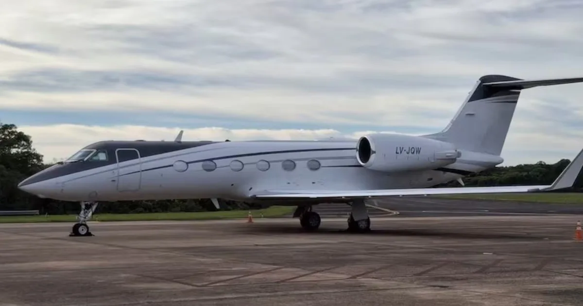 El avión de Flávio Bolsonaro y sus nexos argentinos
