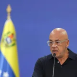 González se suma a protestas y pide votar en Venezuela ya