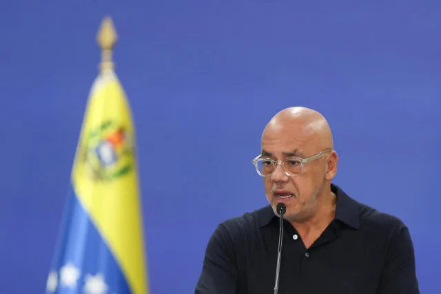 González se suma a protestas y pide votar en Venezuela ya