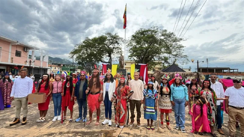 Juan José Mora conmemoró el Día de la Resistencia Indígena