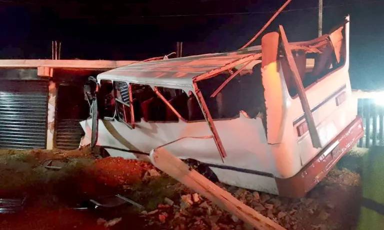 Niño de 9 años resulta herido tras choque de un bus contra un local comercial en Cabimas