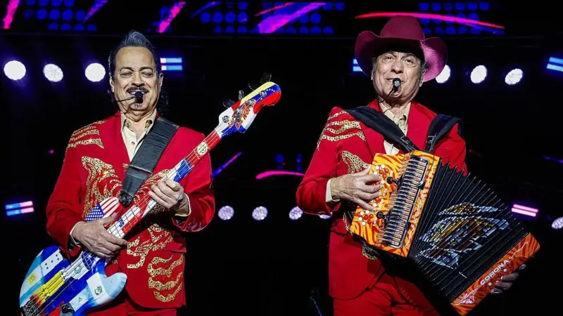 Los Tigres del Norte reavivan «Somos más americanos»