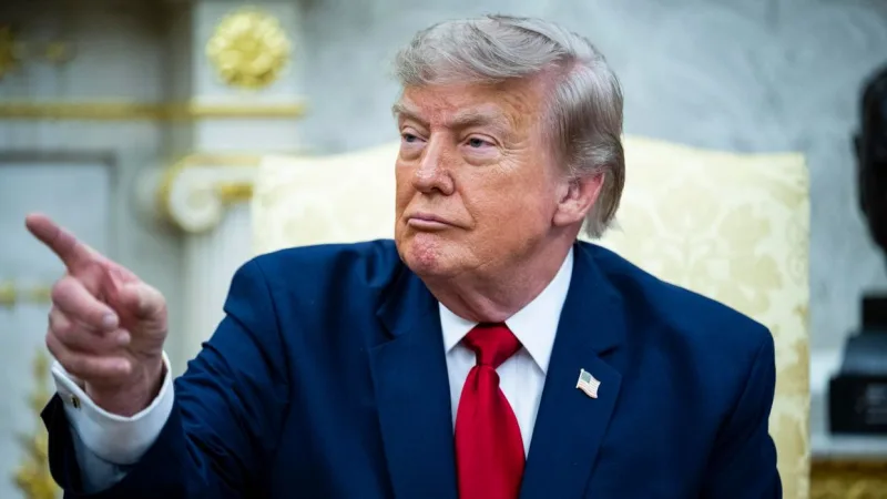 Trump bromea con rebautizar el Atlántico o el Pacífico