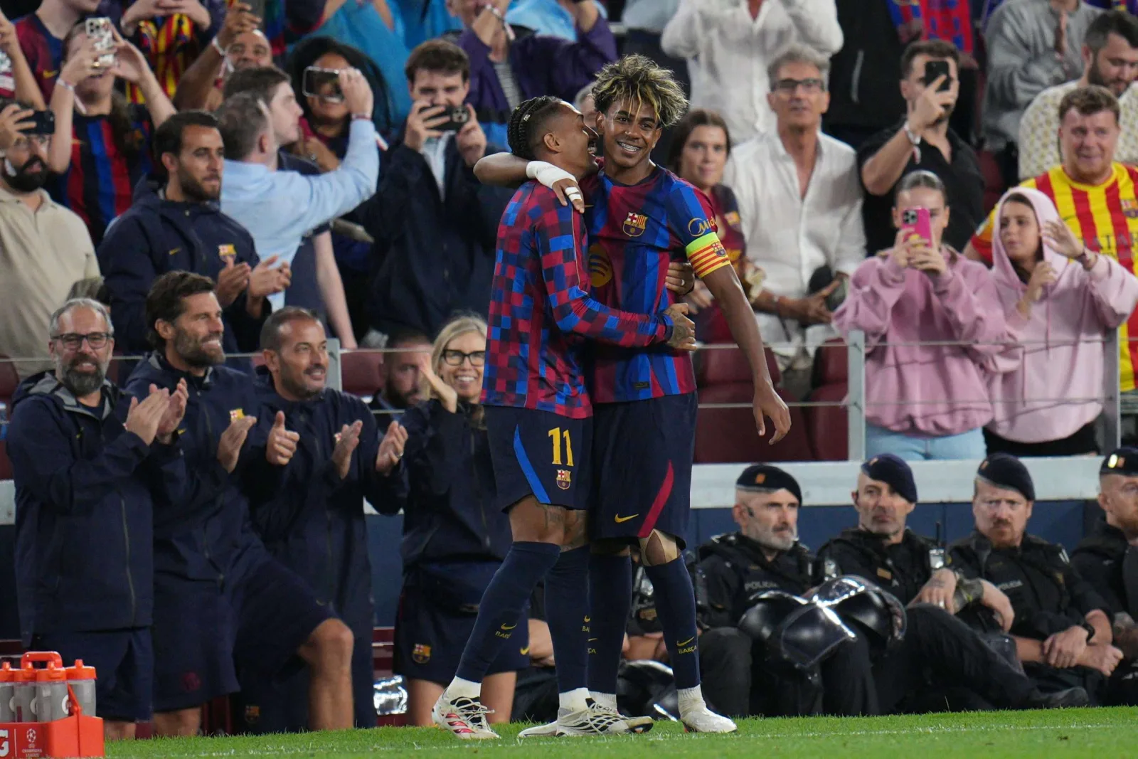 Barcelona golea 5-1 al Feyenoord en su estreno de Champions