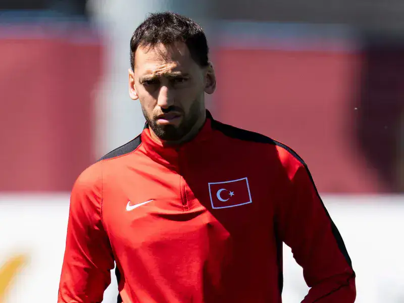 Calhanoglu proyecta confianza en Turquía antes del debut ante Australia
