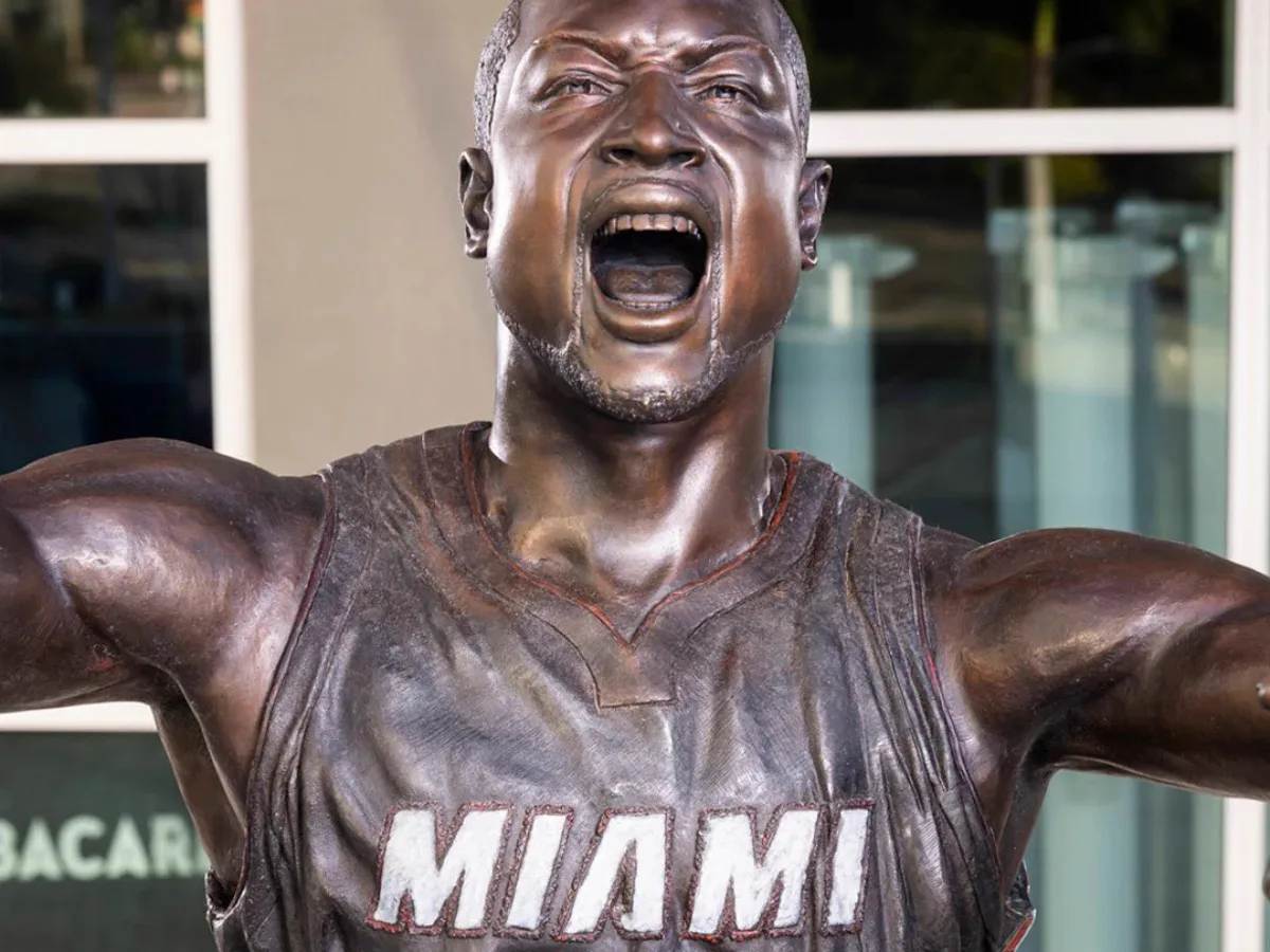 Wade acepta corregir la estatua que levantó el Heat en Miami
