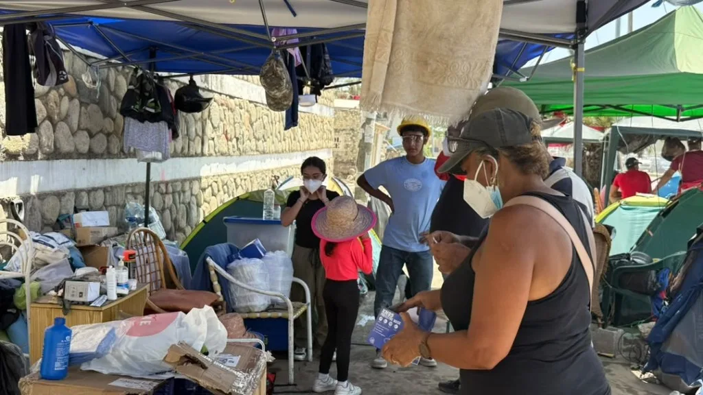 Familias siguen en Caribe y Caraballeda a un mes del derrumbe