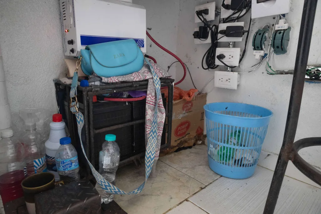 Denuncian baños y horarios precarios en bancas de lotería