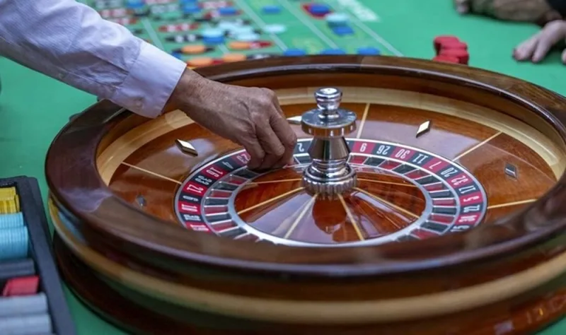 Cómo operan los casinos en vivo: de la mesa al dispositivo