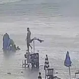 Rayo mata a mujer y deja 7 heridos en playa de Brasil