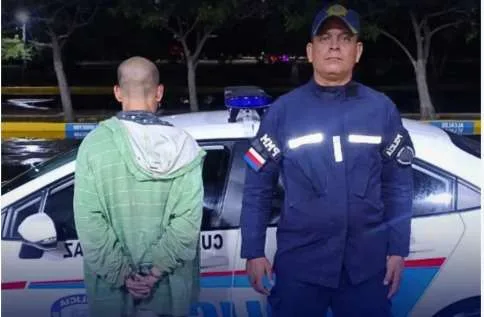 Detienen en Santa Lucía a hombre que agredía una vivienda