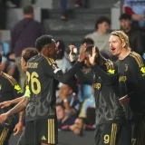 Juventus remonta al final y sigue invicta en la Europa League