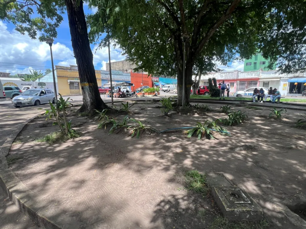 Vecinos de Campo Obrero piden recuperar la Plaza de Los Enamorados