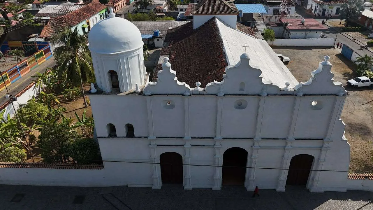 Fachada de la iglesia San Fernando Rey cedió en Ospino