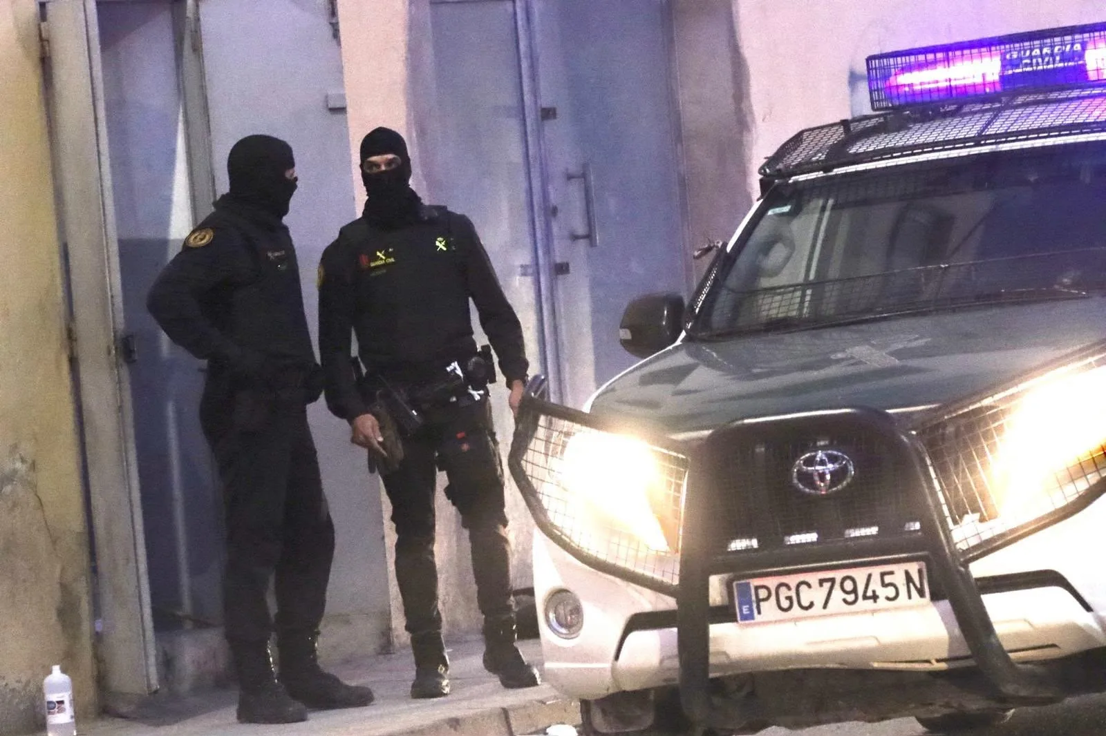 Registros en Ceuta por presunta entrega de armas a migrantes