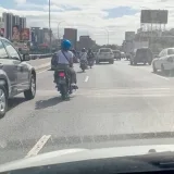 Motocicletas deben circular por el hombrillo en autopistas