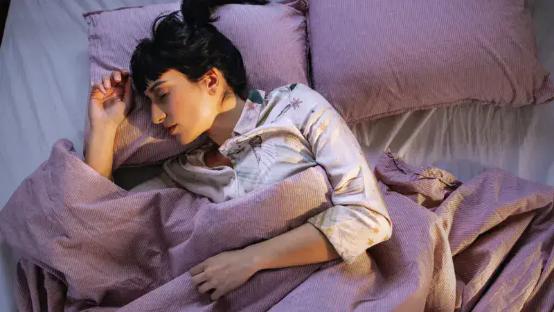 Por qué el sueño es clave para la longevidad y qué hábitos lo favorecen